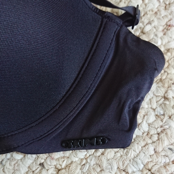 Skims weightless black demi Bra size 38A - Picture 6 of 10
